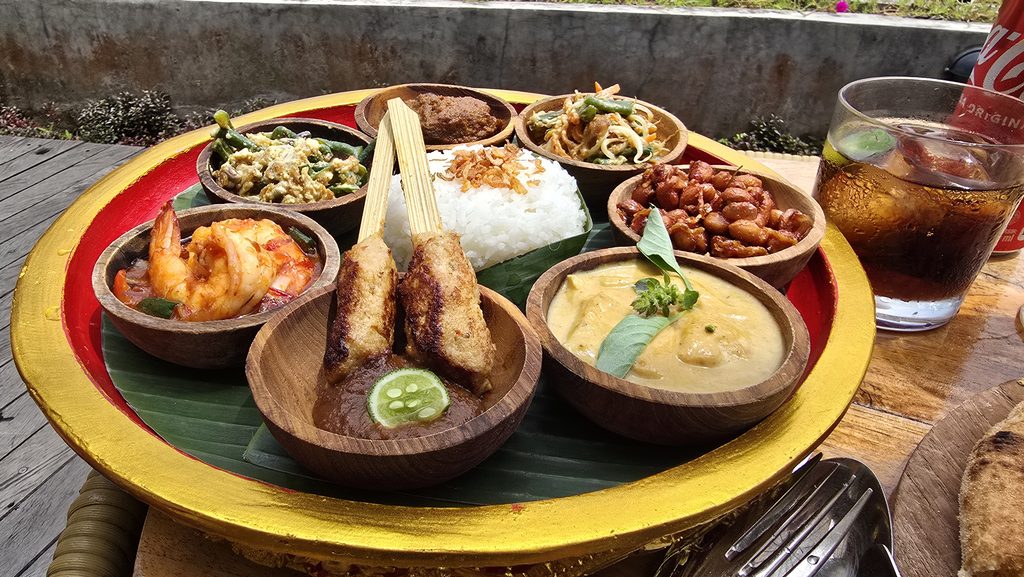 발리 뜨갈랄랑 라이스테라스가 보이는 TIS Cafe 음