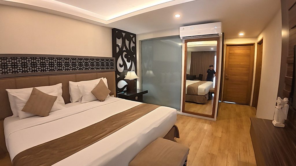 발리 스미냑 Villa Kayu Raja 풀빌라 객실